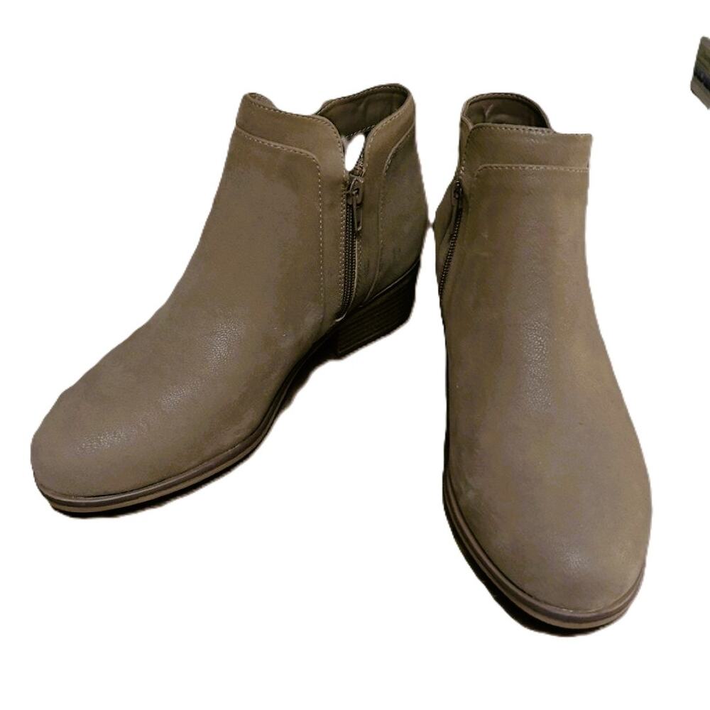 NWOT Mia Taupe Faux Leather Ankle Booties Zipper 1.5" Heel-8